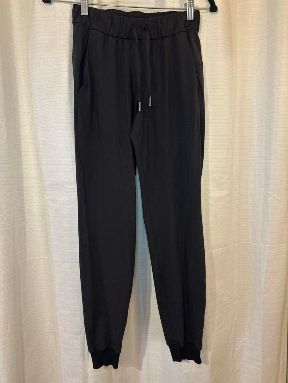 Lululemon joggers size 4